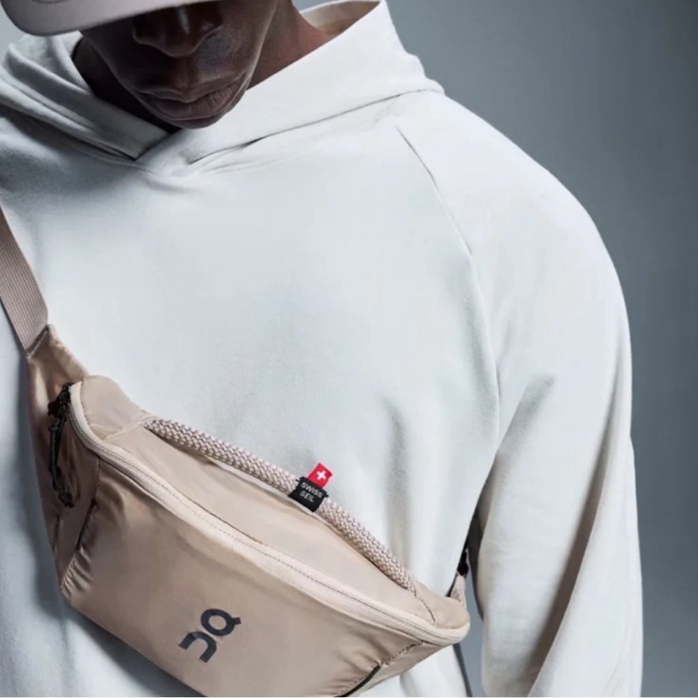 [NWT] On Running - Waist Pack 2L Lite - Sand